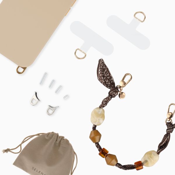 Selencia Rivièra MagSafe Backcover met afneembare haakjes voor de Apple iPhone 17 - Milky Latte + Satin Stone Polskoord - Brown