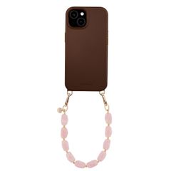 Selencia Rivièra MagSafe Backcover met afneembare haakjes voor de Apple iPhone 14 / 13 - Choco Brown + Satin Crush Polskoord - Cosmic Candy