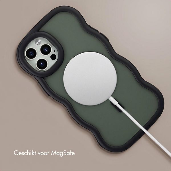 Selencia Wavy Backcover met MagSafe Apple iPhone 12 (Pro) - Zwart