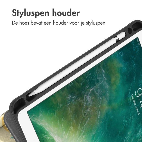 imoshion Design Trifold Bookcase Apple iPad 6 (2018) 9.7 inch / iPad 5 (2017) 9.7 inch / Air 2 (2014)/Air 1 (2013) - Citrus Dream