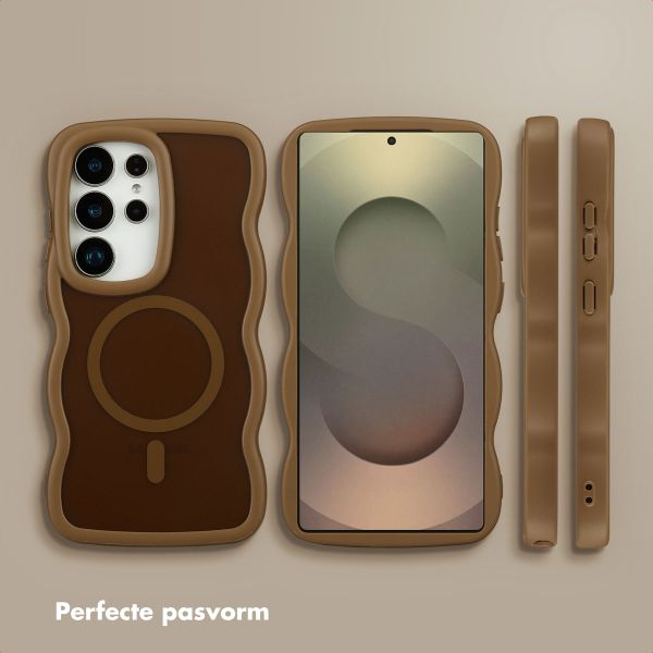 Selencia Wavy Backcover met MagSafe Samsung Galaxy S25 Ultra - Mocha Brown