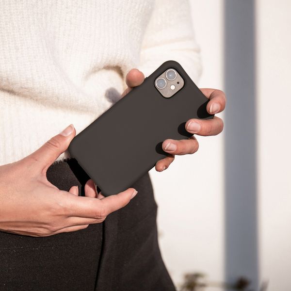 imoshion Color Backcover met afneembaar koord MagSafe Apple iPhone 15 - Black Coffee