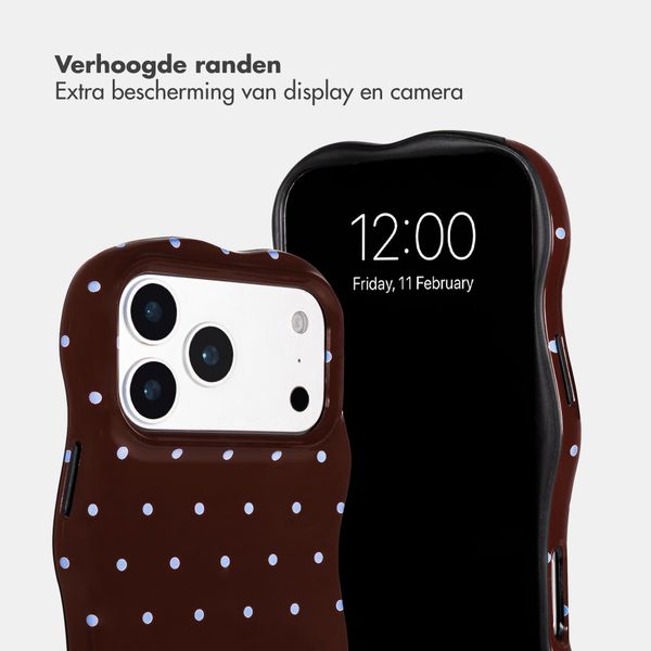 Selencia Vivid Wavy Backcover met MagSafe Apple iPhone 17 Pro - Happy Dots Chocolate