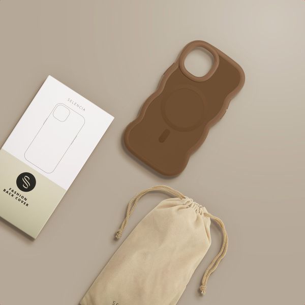 Selencia Wavy Backcover met MagSafe Apple iPhone 12 (Pro) - Mocha Brown