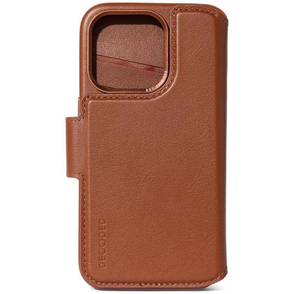 Decoded 2 in 1 Leather Detachable Wallet iPhone 15 Pro - Bruin