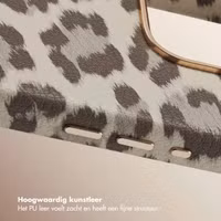 Selencia Sabi Backcover Panterprint met MagSafe Apple iPhone 16 Pro - Soft Ivory