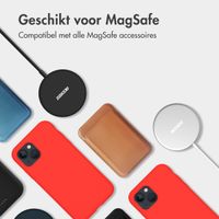 Accezz Liquid Silicone Backcover met MagSafe Apple iPhone 15 Plus - Rood