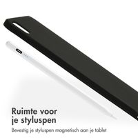 Accezz Liquid Silicone Backcover met penhouder Apple iPad Pro 11 (2024) M4 - Zwart