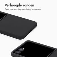 Accezz Liquid Silicone Backcover met MagSafe Samsung Galaxy Z Flip 8 - Zwart