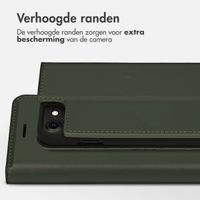 Accezz Premium Leather Slim Bookcase iPhone SE (2022 / 2020) / 8 / 7 / 6(s) - Groen