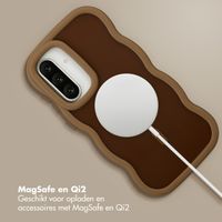 Selencia Wavy Backcover met MagSafe Samsung Galaxy A36 / A56 - Mocha Brown