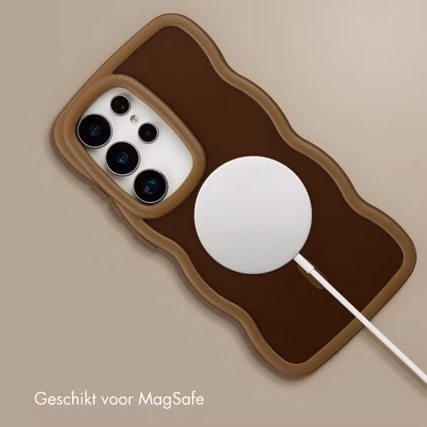 Selencia Wavy Backcover met MagSafe Samsung Galaxy S25 Ultra - Mocha Brown