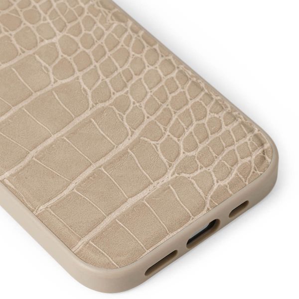 iDeal of Sweden Vegan Leather Backcover iPhone 15 / 14 / 13 - Warm Beige Croco