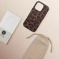 Selencia Sabi Backcover Panterprint met MagSafe Apple iPhone 16 Pro - Mocha Brown