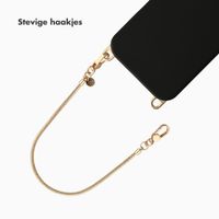 Selencia Rivièra MagSafe Backcover met afneembare haakjes voor de Apple iPhone 17 Pro Max - Velvet Black + Sleek Chain Polskoord - Gold