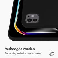 Accezz Liquid Silicone Backcover met penhouder Apple iPad Pro 13 (2025) M5 / (2024) M4 - Zwart