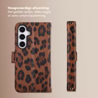 Selencia Sabi Bookcase met Panterprint Samsung Galaxy S24 / S25 - Mocha Brown