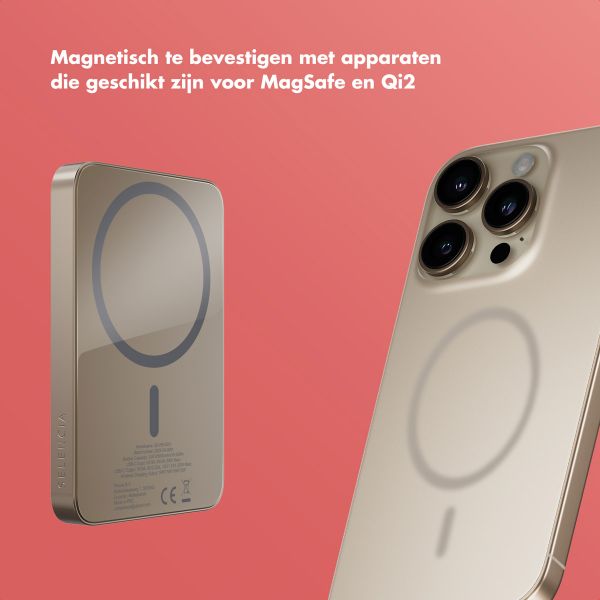 Selencia Vivid MagSafe Powerbank 5.000 mAh - Draadloze Powerbank - MagSafe en Qi2 - Desert Gold / Rosy Marble