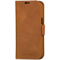 dbramante1928 Copenhagen Bookcase Apple iPhone 15 - Bruin