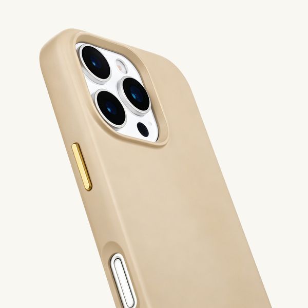 Selencia Rivièra MagSafe Backcover met afneembare haakjes Apple iPhone 16 Pro - Milky Latte