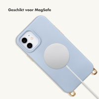 Selencia Rivièra MagSafe Backcover met afneembare haakjes voor de Apple iPhone 12 / 12 Pro - Powder Blue + Lova Polskoord - Burgundy