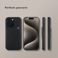 Selencia Riva Backcover met Pashouder Apple iPhone 15 Pro - Zwart