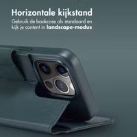 Accezz Leather Bookcase 2-in-1 met MagSafe Apple iPhone 15 Pro - Cedar Green