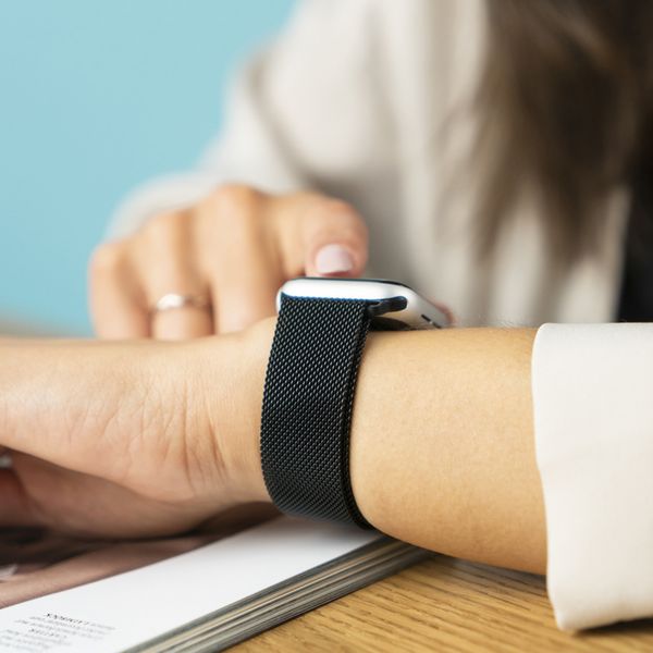 imoshion Milanees magnetisch bandje Fitbit Versa 4/ 3 / Sense (2) - Zwart