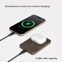 Selencia Vivid Powerbank 5,000 mAh - Wireless Powerbank - Compatible with MagSafe and Qi - Desert Gold / Happy Dots Burgundy