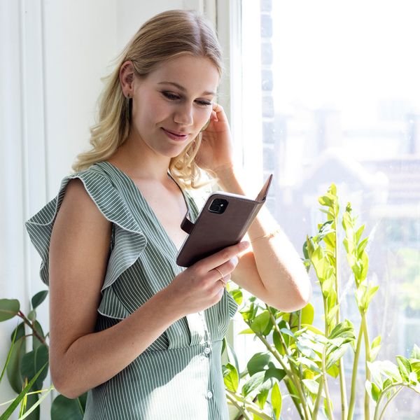 Selencia Echt Leren Bookcase Apple iPhone 11 - Bruin