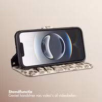 Selencia Sabi Bookcase met Panterprint Apple iPhone 16e - Soft Ivory