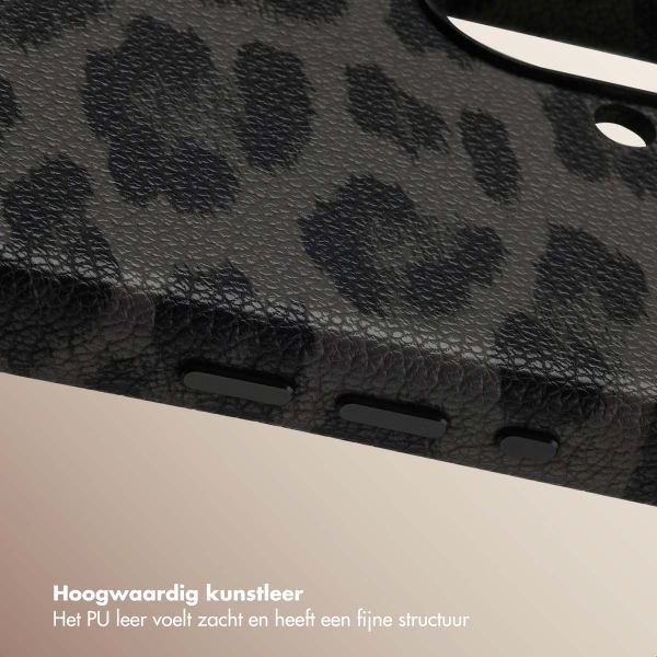 Selencia Sabi Backcover Panterprint met MagSafe Apple iPhone 16 - Midnight Black
