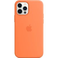 Apple Silicone Backcover MagSafe Apple iPhone 12 (Pro) - Kumquat