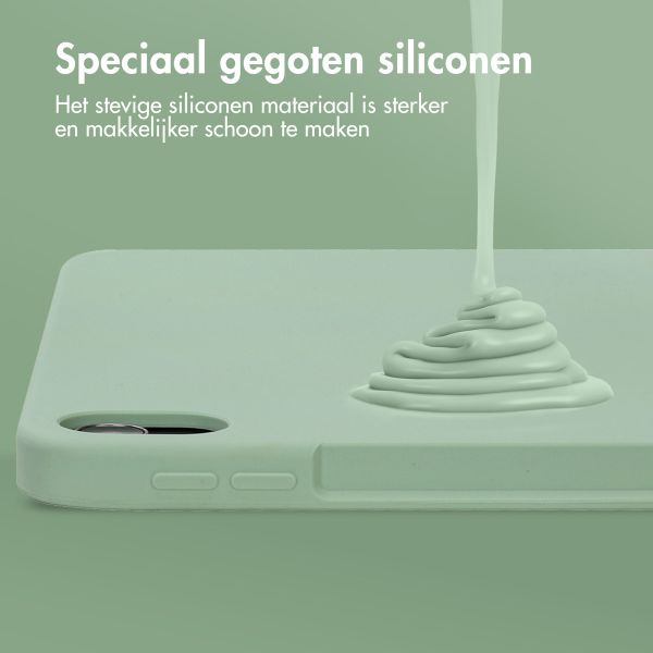 Accezz Liquid Silicone Backcover met penhouder Apple iPad Air 11 inch (2025) M3 / (2024) M2 / Air 5 (2022) / Air 4 (2020) - Lichtgroen