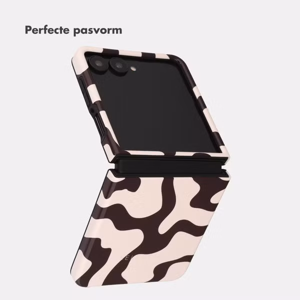 Selencia Vivid Backcover met MagSafe Samsung Galaxy Z Flip 8 - Art Wave Black