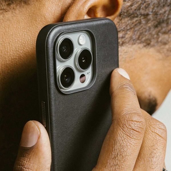 Nomad Modern Horween Leather Case Apple iPhone 16 Pro Max - Zwart