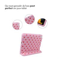 imoshion Kidsproof Design Backcover met handvat Apple iPad 9 (2021) 10.2 inch / iPad 8 (2020) 10.2 inch / iPad 7 (2019) 10.2 inch - Hartjes