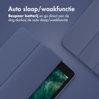 Accezz Smart Silicone Bookcase Apple iPad 9 (2021) 10.2 inch / iPad 8 (2020) 10.2 inch / iPad 7 (2019) 10.2 inch - Donkerblauw