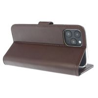 Valenta Leather Bookcase iPhone 12 (Pro) - Bruin