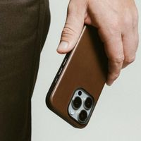 Nomad Modern Leather Case met MagSafe Apple iPhone 16 - Bruin