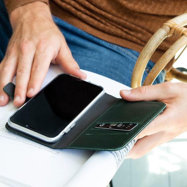 Selencia Echt Lederen Bookcase iPhone Xs - Groen