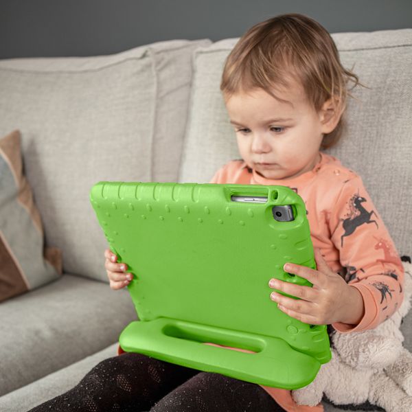 imoshion Kidsproof Backcover met handvat iPad Air 5 (2022) / Air 4 (2020) - Groen