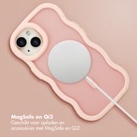 Selencia Wavy Backcover met MagSafe Apple iPhone 15 - Soft Pink