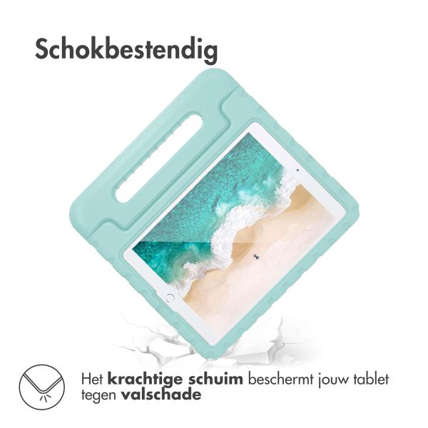 imoshion Kidsproof Backcover met handvat iPad 9 (2021) 10.2 inch / iPad 8 (2020) 10.2 inch / iPad 7 (2019) 10.2 inch - Soft Blue