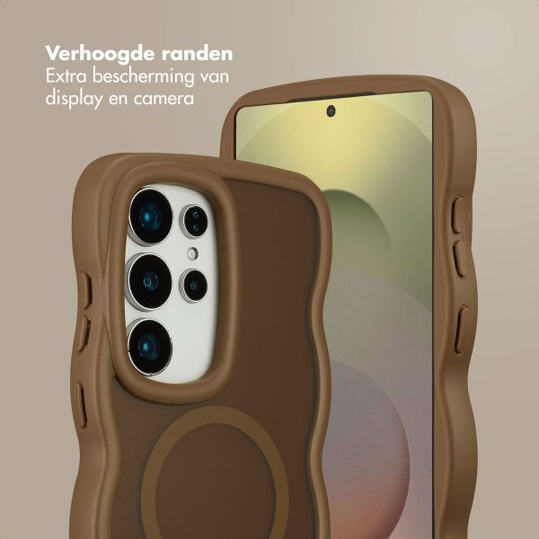 Selencia Wavy Backcover met MagSafe Samsung Galaxy S25 Ultra - Mocha Brown