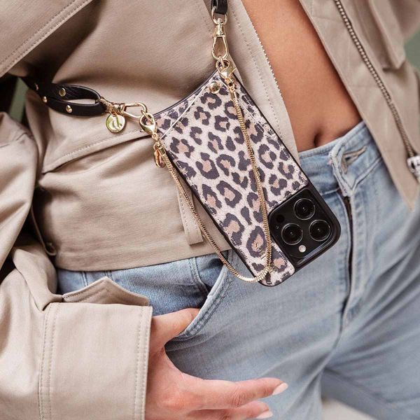 Dutchies Backcover met pashouder Apple iPhone 15 - Leo