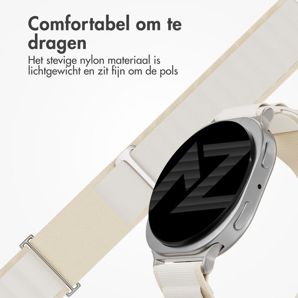 Accezz Nylon Alpine bandje Samsung Galaxy Watch 9 (40/44mm) / Watch 8 (40/44mm) / Classic (46mm) - Sterrenlicht