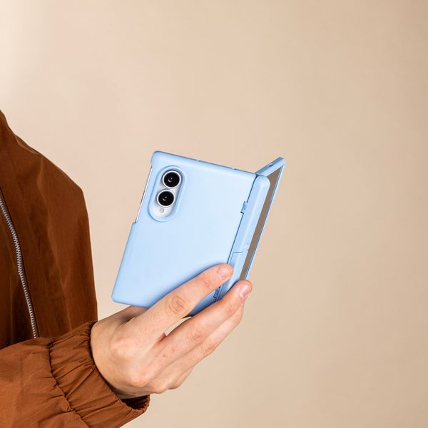 imoshion Color Backcover met Stand Samsung Galaxy Z Fold 8 - Lichtblauw