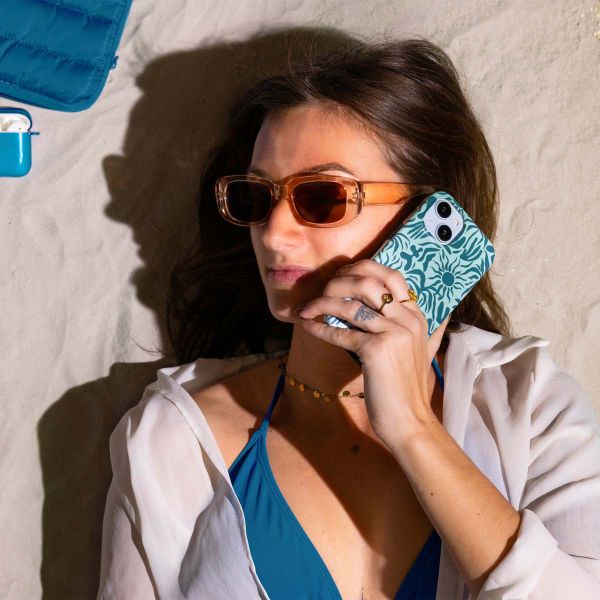 Selencia Vivid Backcover met MagSafe Apple iPhone 15 - Tropical Vibes Light Blue