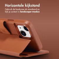 Accezz Leather Bookcase 2-in-1 met MagSafe Apple iPhone 15 - Sienna Brown